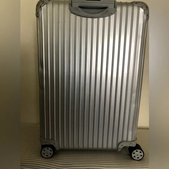RIMOWA Cabin and Check in Medium. - Picture 4 of 16
